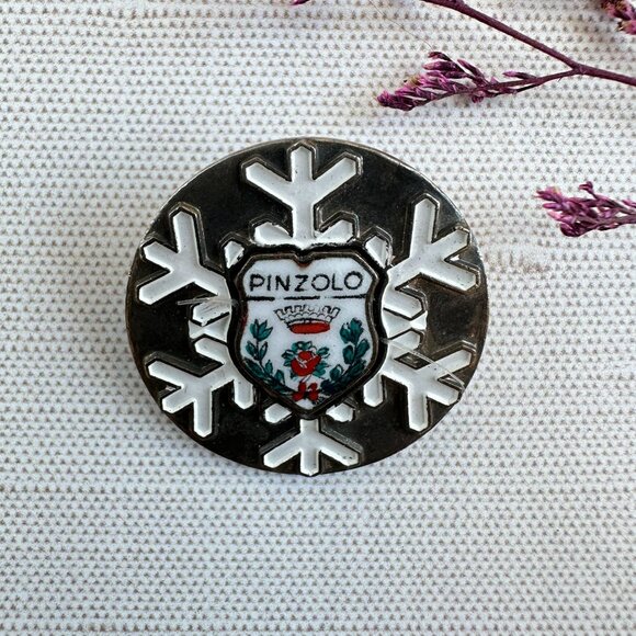 Vintage Pinzolo Italy Souvenir Brooch 1920s Silvertone Metal Enamel Snowflake - Picture 1 of 9